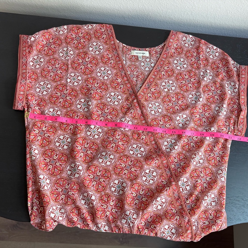 Women’s Max Studio Geometric Print V-Neck Blouse - size S - Picture 9 of 11